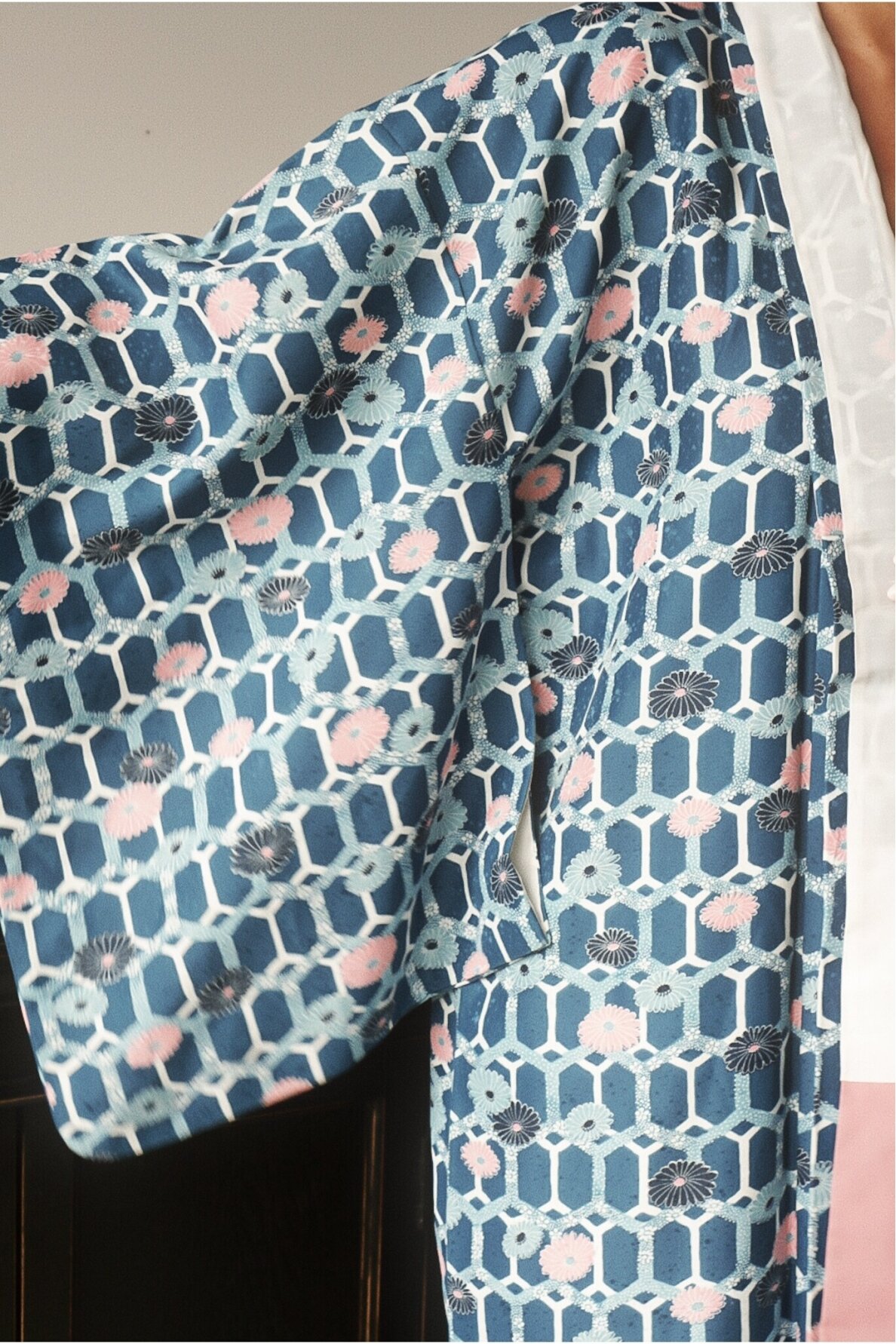 Vintage Authentic Japanese Kimono Hand Made One Size 7