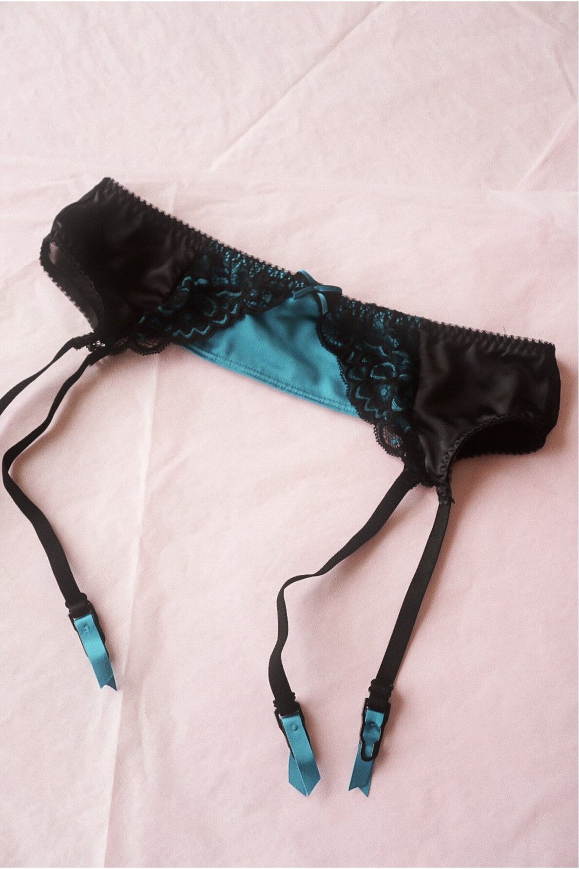 Vintage Laces Suspender Belt Size S