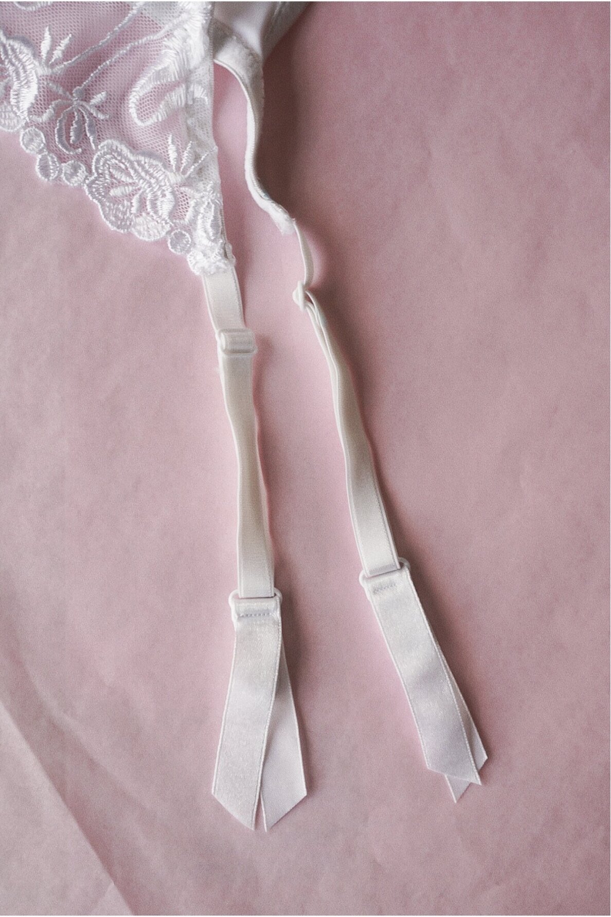 Vintage Laces Suspender Belt Size S 2