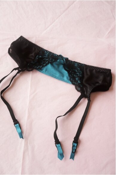 Vintage Laces Suspender Belt Size S