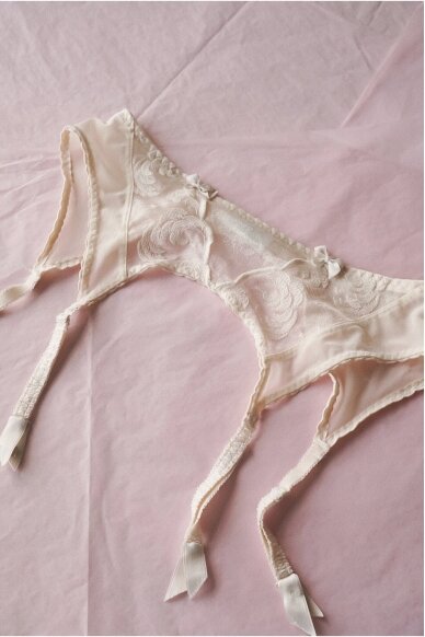 Vintage Laces Suspender Belt Size M