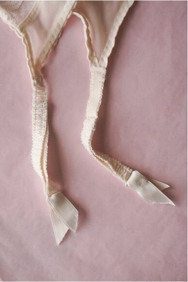 Vintage Laces Suspender Belt Size M 2