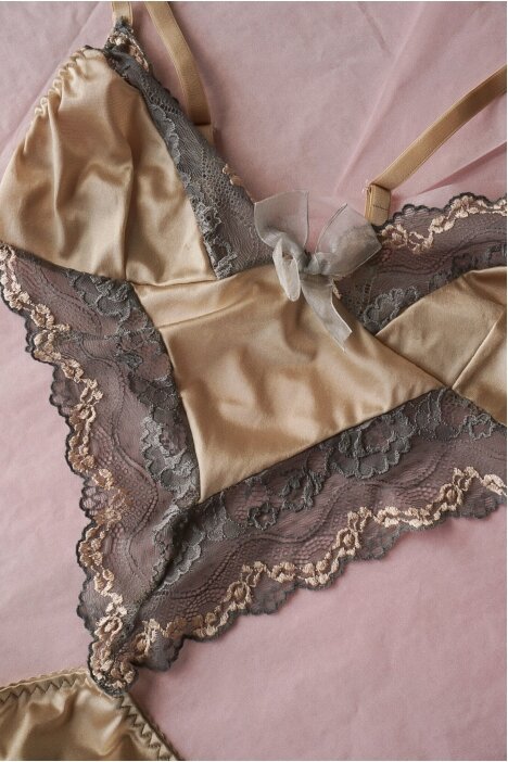 Vintage Laces Bodysuit Size S