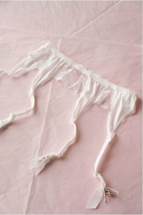 Vintage Laces Suspender Belt Size S