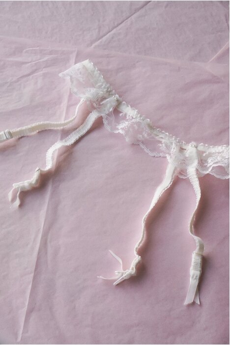 Vintage Laces Suspender Belt Size S