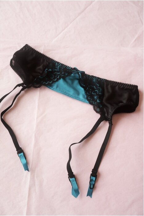 Vintage Laces Suspender Belt Size S