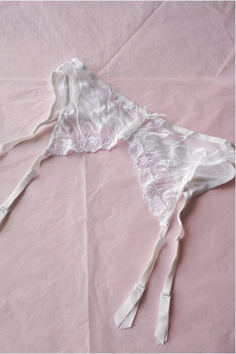 Vintage Laces Suspender Belt Size S