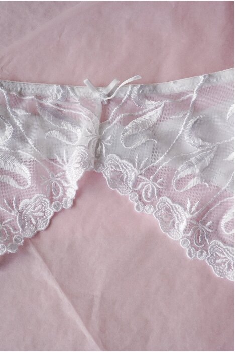 Vintage Laces Suspender Belt Size S